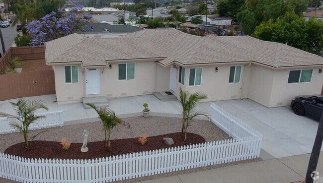 Building Photo - 4404 Logan Ave Unit #1 Rental