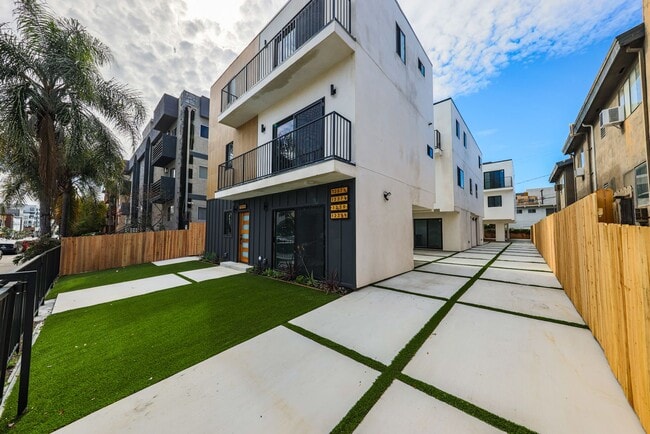 Photo - 1237 N Orange Dr Unit #1237