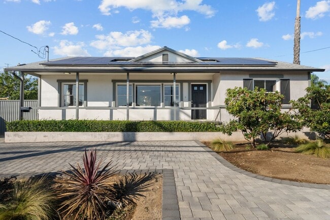 Building Photo - 14673 Chatsworth St