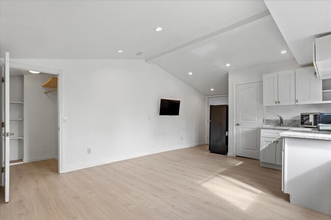 Photo - 5718 Comanche Ave Unit 1