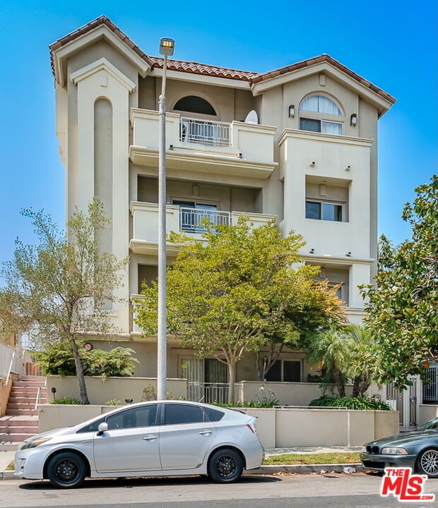 Building Photo - 1409 Armacost Ave Unit 302 Rental