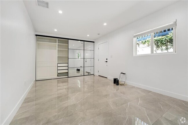 Building Photo - 2170 Sunset Plaza Dr Rental