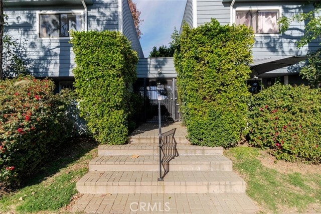 Photo - 15113 Saticoy St