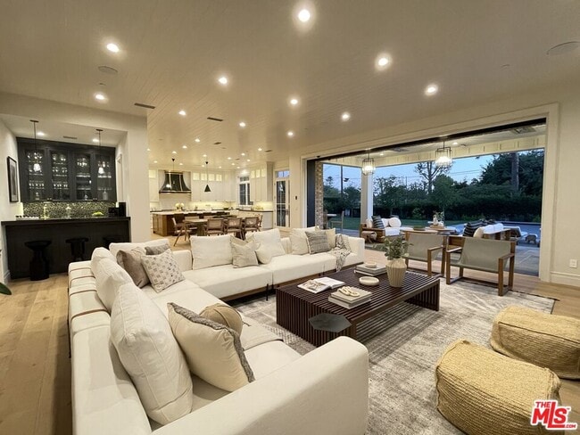 Photo - 12730 Hanover St