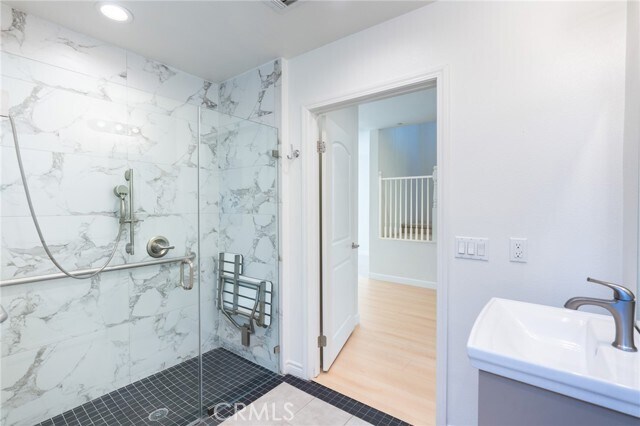 Photo - 111 E McLean St