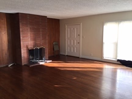 Living room - 1925 N Commonwealth Ave Unit 1925