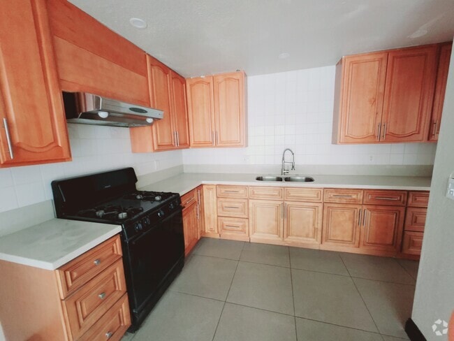 Kitchen - 2162 W Brownwood Ave Unit 3 Rental