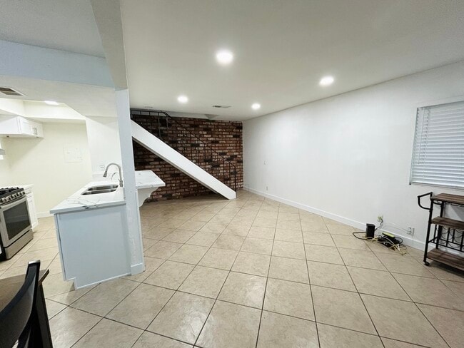 Living room - 1721 Normandy Pl Unit C