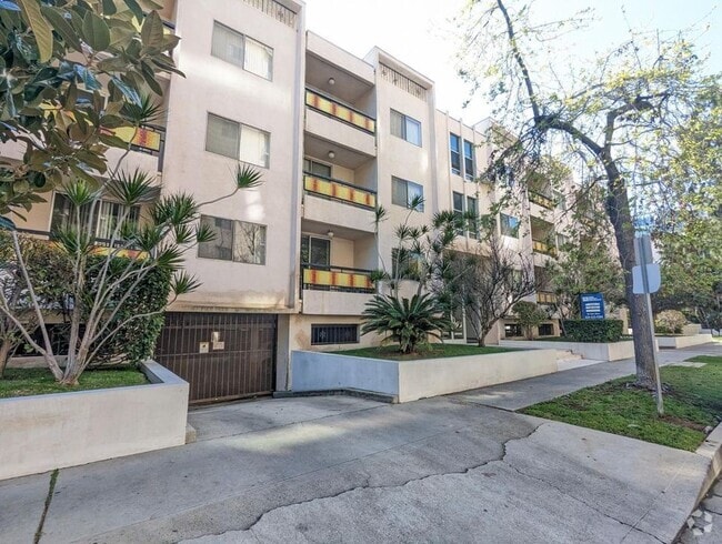 Building Photo - 118 S Wetherly Dr Rental