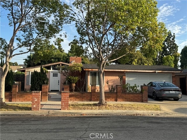 Building Photo - 2128 W Larkspur Dr