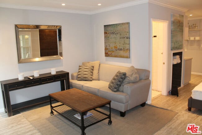 Photo - 900 N Gardner St Unit 7463