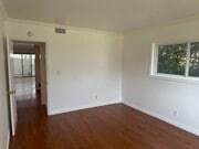 Dining area - 933 W Huntington Dr