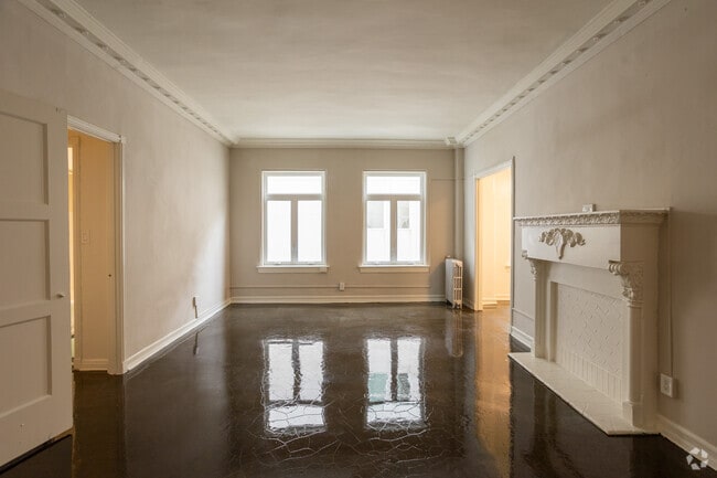 4th Floor Studio - The Famous St. Germaine! - French Normandie Architecture With Concrete Floors!