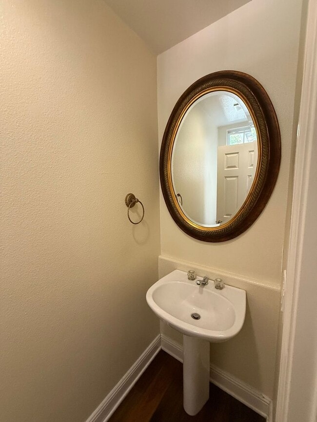 Photo - $750 Off First month's Rent - Cute Townhom...