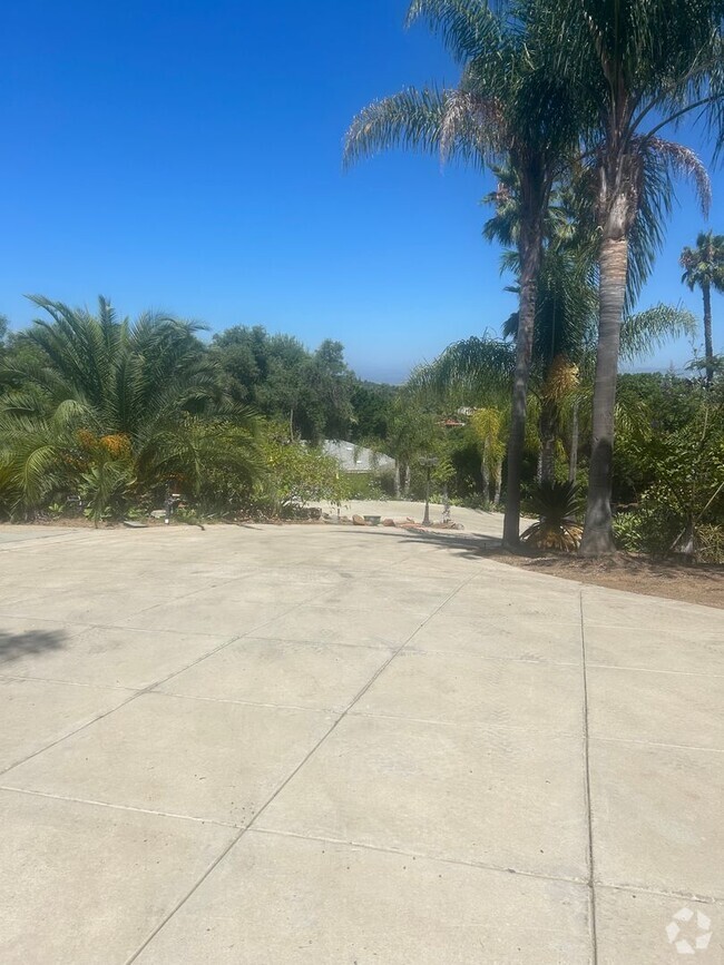 Building Photo - Huge modern 2 bedroom, single floor guest ... Rental
