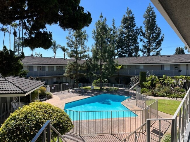 Building Photo - Downey West Garden Apartments