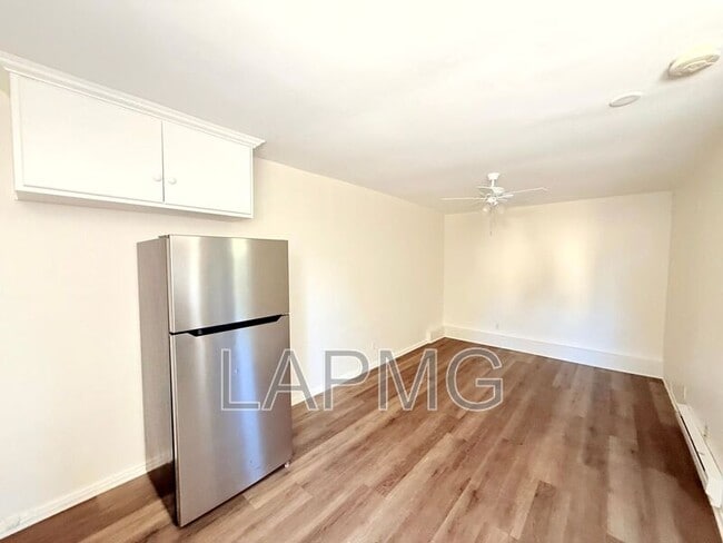 Photo - 927 - 929 1/2 Camulos Rd