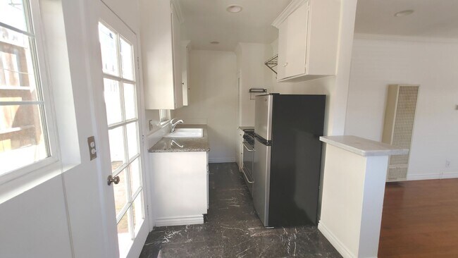 Photo - 1405 Ocean Park Blvd Unit D
