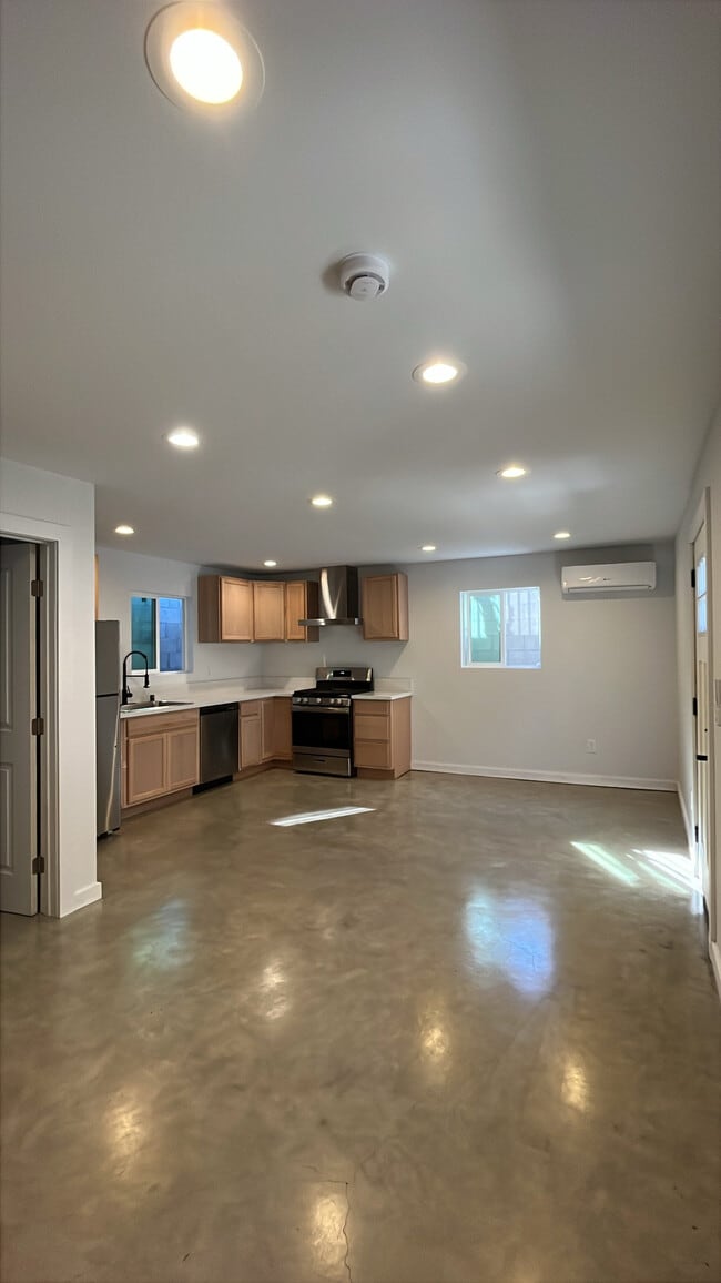 Photo - 214 N Burlington Ave