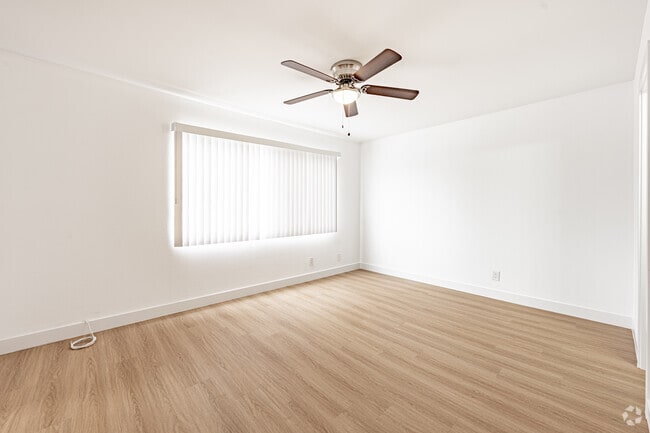 2BR, 3BA - 1232SF - Primary Bedroom - Peerless Building Corp.