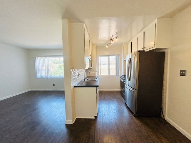 Photo - 539 E Hyde Park Pl Unit One Bedroom
