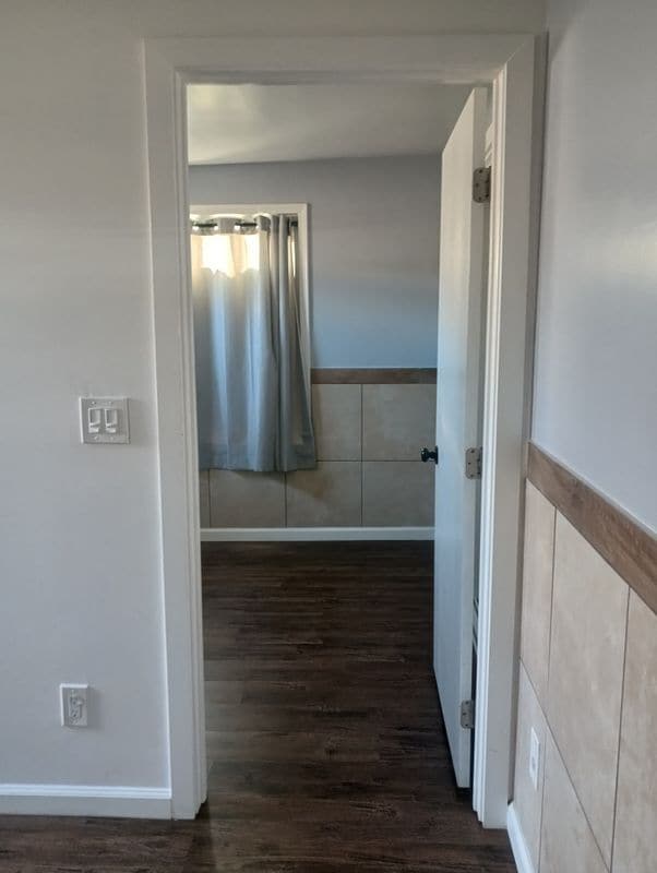 Photo - 3867 Winona Ave