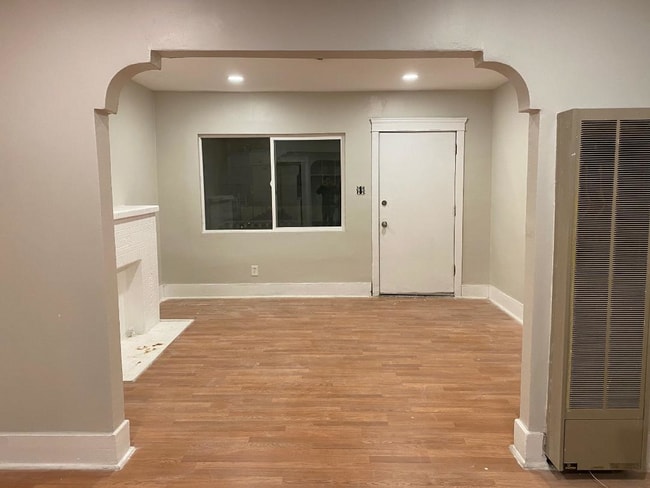 Living Room - 1022 N Evergreen Ave