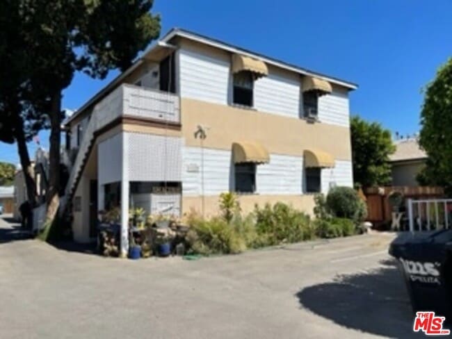 Building Photo - 11223 Emelita St Unit 1/4 Rental