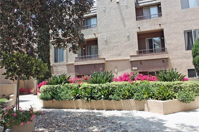 Photo - 3550 Lebon Dr