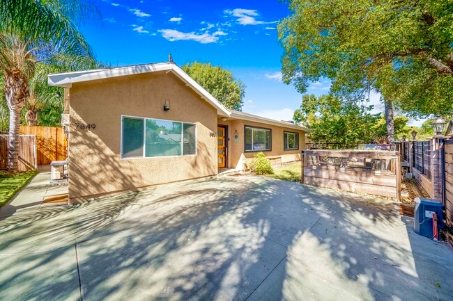 Building Photo - 7851 Texhoma Ave Unit 7849