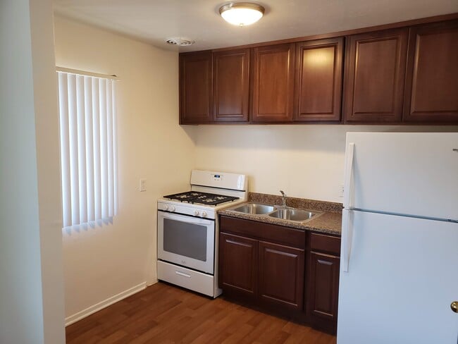 Kitchen - Mar Vista-Palms Apartments
