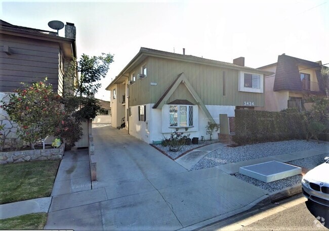Building Photo - 3434 W 170th St Unit 04 Rental
