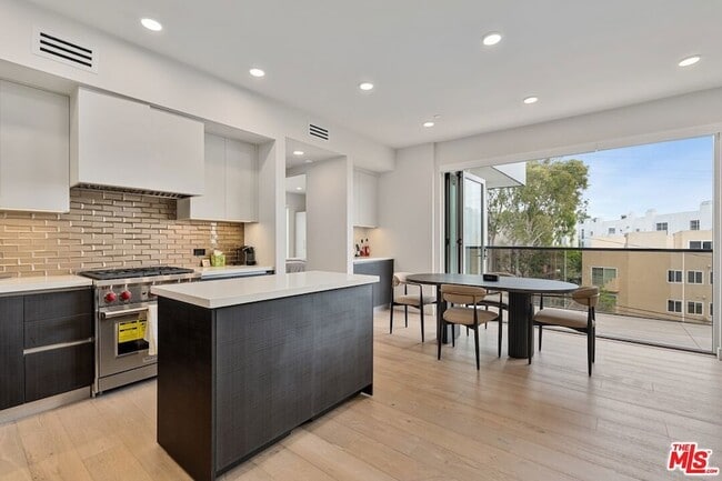 Photo - 505 S Barrington Ave