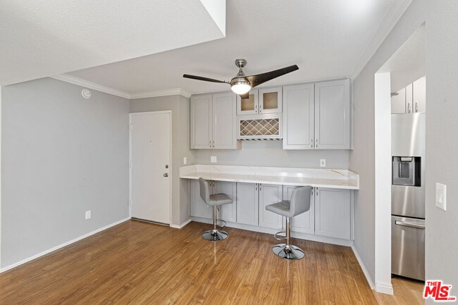 Photo - 5325 Newcastle Ave