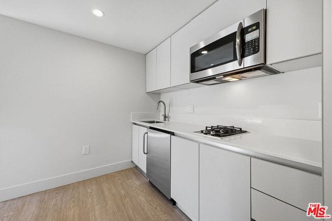 Photo - 11837 Mayfield Ave Unit 106