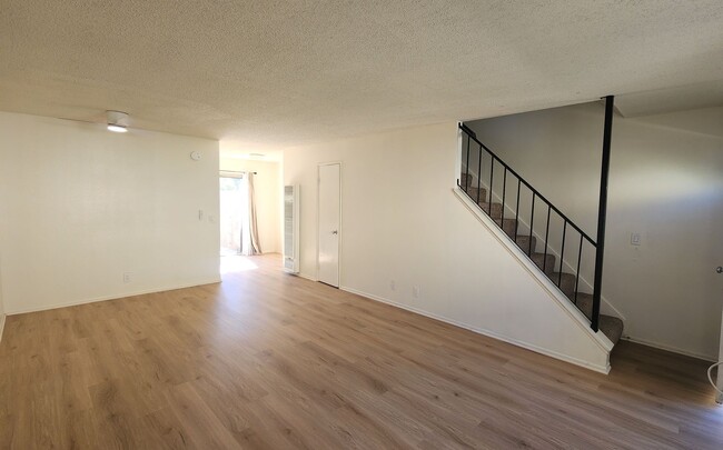 Photo - 147 Sespe Ave Unit B