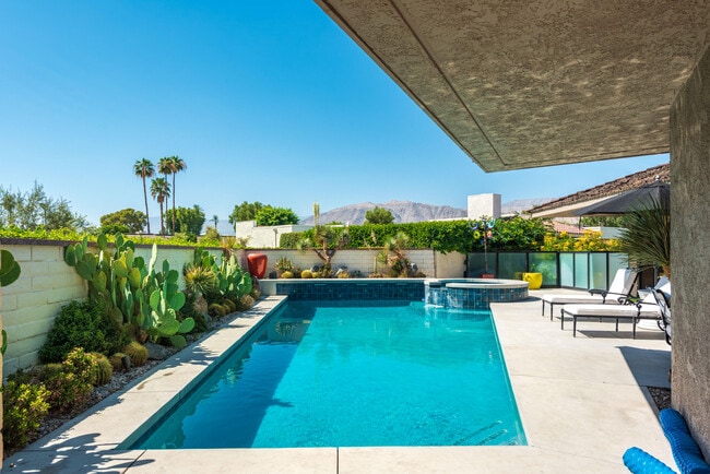 Photo - 1 Dartmouth Dr