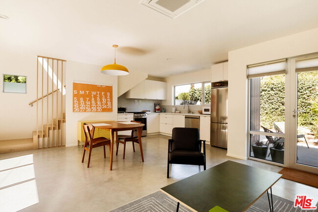 Photo - 2209 Louella Ave