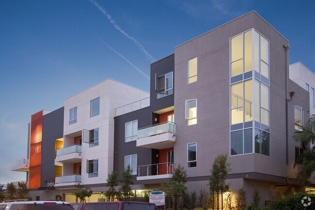Building Photo - 11929 Courtleigh Dr Unit 205 Rental