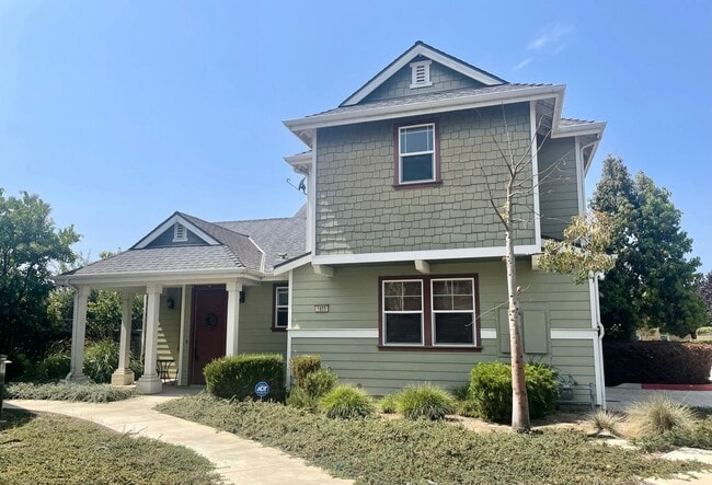 Building Photo - Pet friendly House Santa Maria