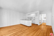 Photo - 1132-1132 Larrabee St Condo Unit 1