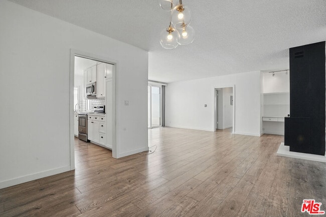 Photo - 930 3rd St Unit 303