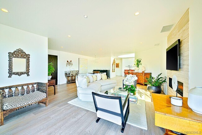 Photo - 231 Bonair St