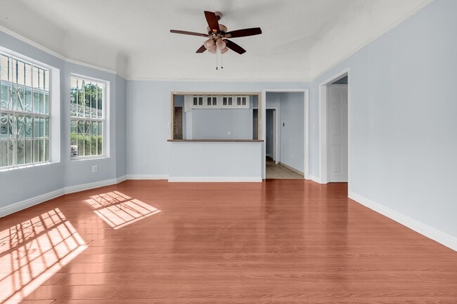 Photo - 640 E 54th St