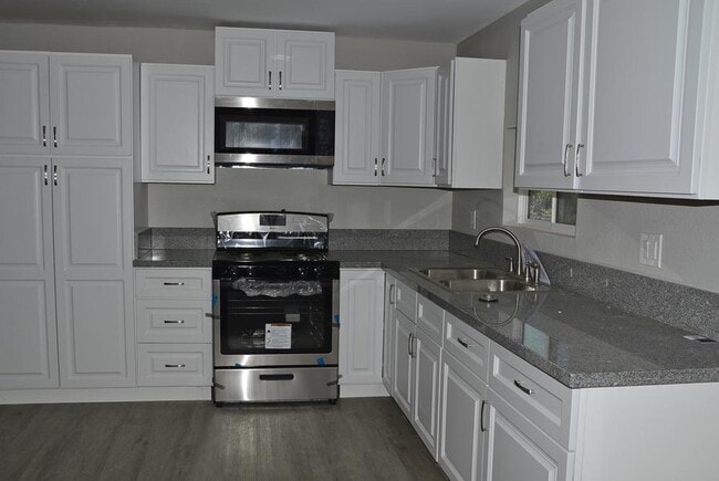 Photo - 18240 Catalpa St