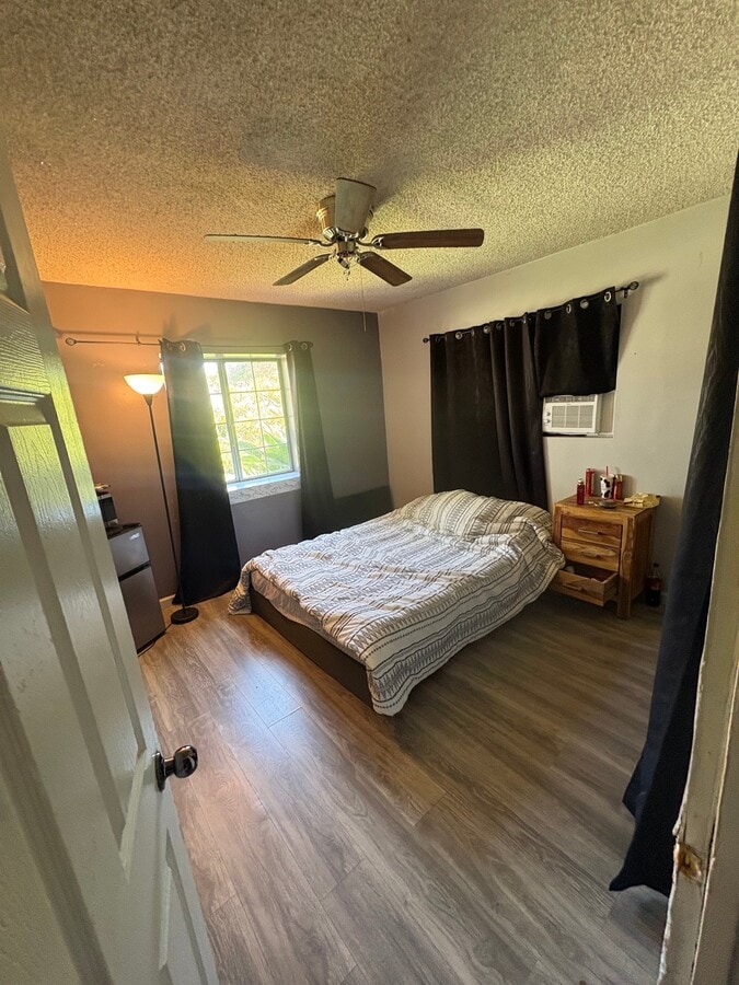 Photo - 101 W Oakmont Dr