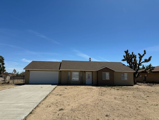 Building Photo - Remodeled 3 bed/2 bath home close to shopping