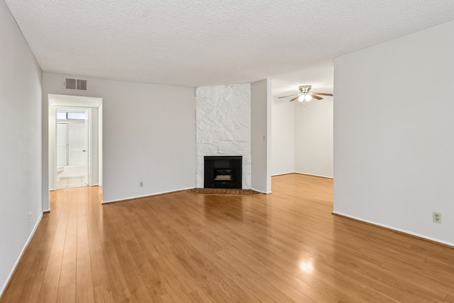 Photo - 725 E Providencia Ave Unit 109