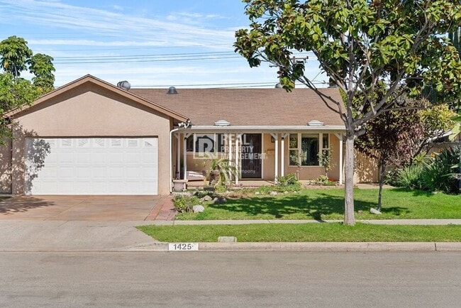 Photo - 1425 W Woodcrest Ave