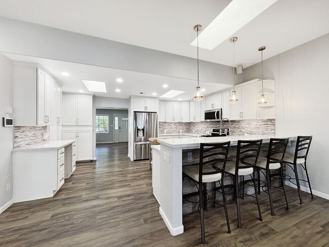 Beautiful 3BD/2BA House in Clairemont W/ W... - Beautiful 3BD/2BA House in Clairemont W/ W...